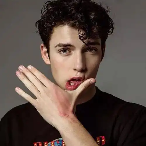 6686体育官网高级作者白色季节