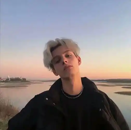 6686体育官网铁牌作者Karen