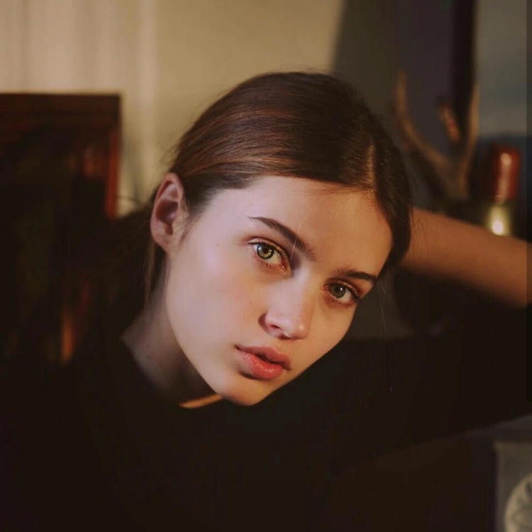 6686体育官网钻石作者Esme