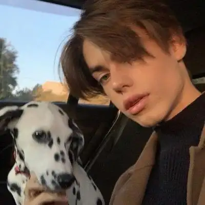 6686体育官网铜牌作者Ambrose