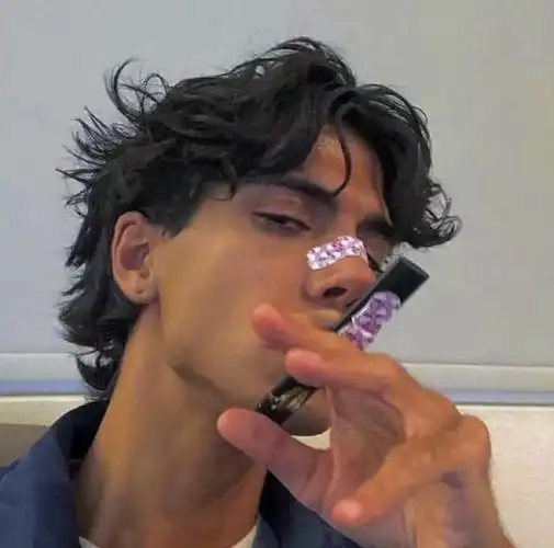 6686体育官网铁牌作者Mabel